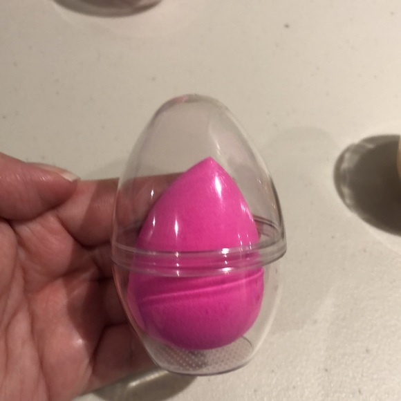 41. NWOT Set of 4 Makeup Sponges - Picture 4 of 5